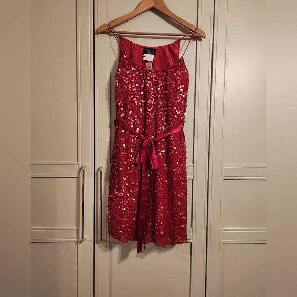 Gorgeous 100 % Silk Red Sequins Dress with spaghetti straps and Satin Waist tie - Picture 4 of 8